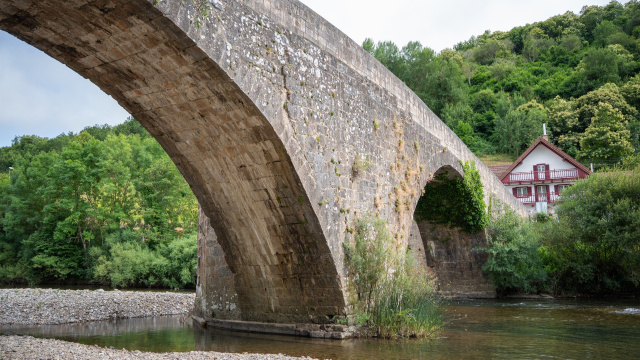 PUENTE ROMÁNICO ITURRIALDEA