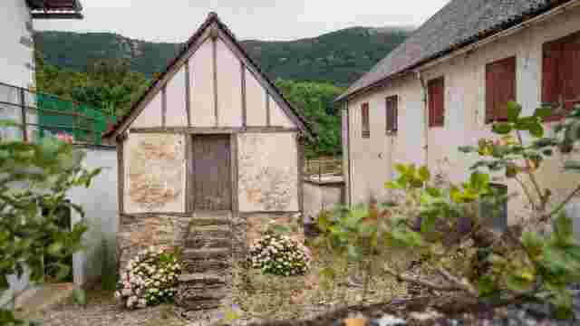 Barn, House Jabat