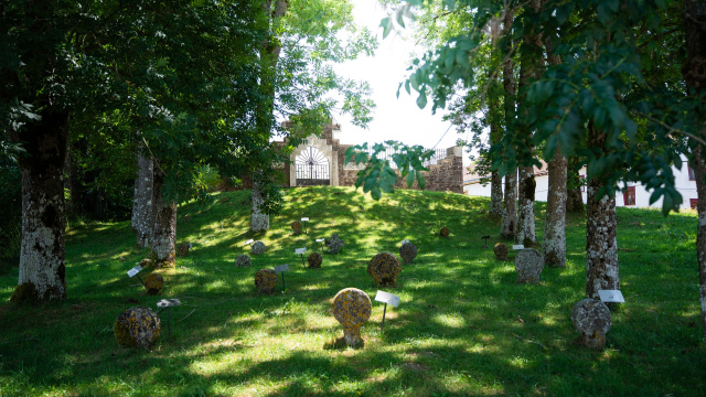 ESTELAS FUNERARIAS - CEMENTERIO