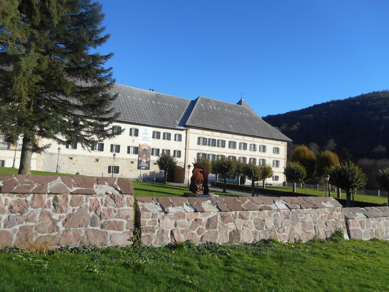 GRT-7: AURITZ / BURGUETE - ORREAGA /RONCESVALLES - LEPOEDER